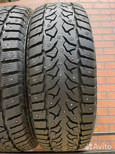 Royal Black Royal Stud 225/60 R18 104T