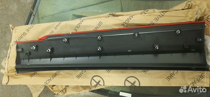 Уплотнитель передней двери Passat B8