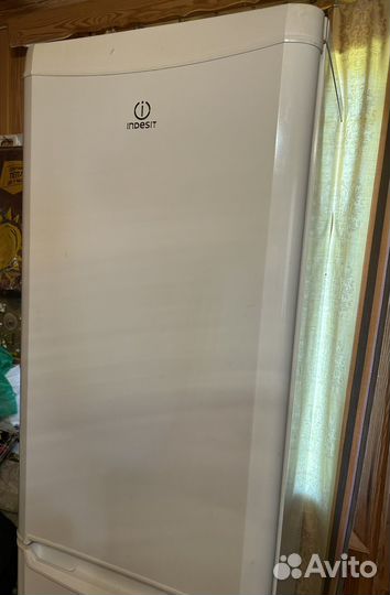 Холодильник Indesit
