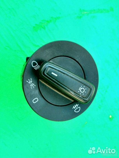 Переключатель света фар Skoda Octavia A7