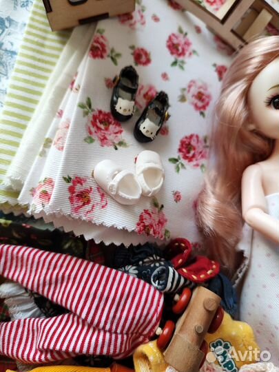 Большой лот кукольных принадлежностей
