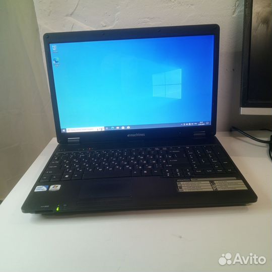 Ноутбук emachines E528