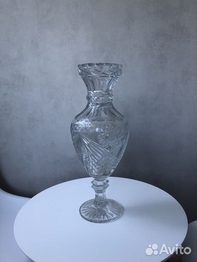 Большая хрустальная ваза для цветов