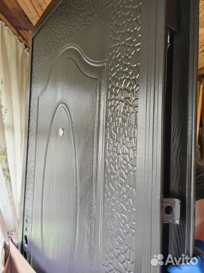 Дверь металлическая входная новая 860*2050