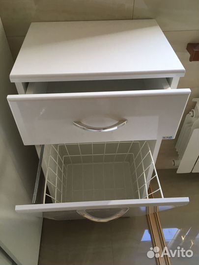 Тумба с корзиной для белья