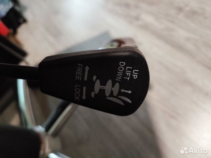 Компьютерное офисное кожаное кресло бу