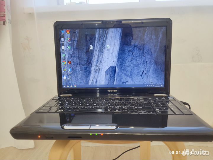 Toshiba core i3, 8gb, HD 4650, SSD