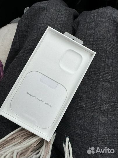 Кожаный чехол с ремешком на iPhone 12 mini