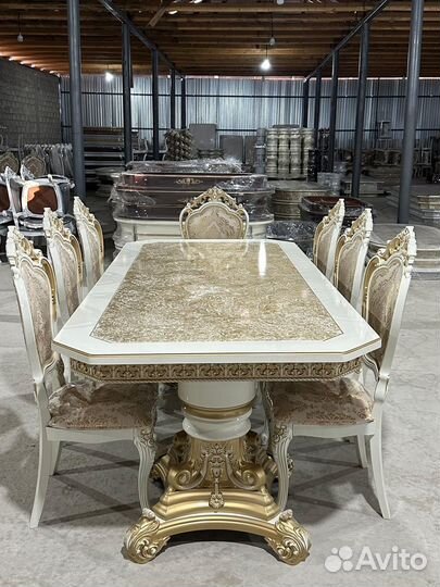 Стол и стулья