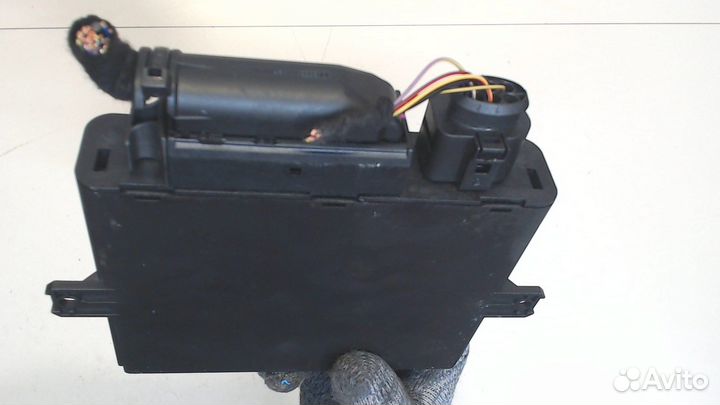 Блок управления центральным замком Volkswagen Toua