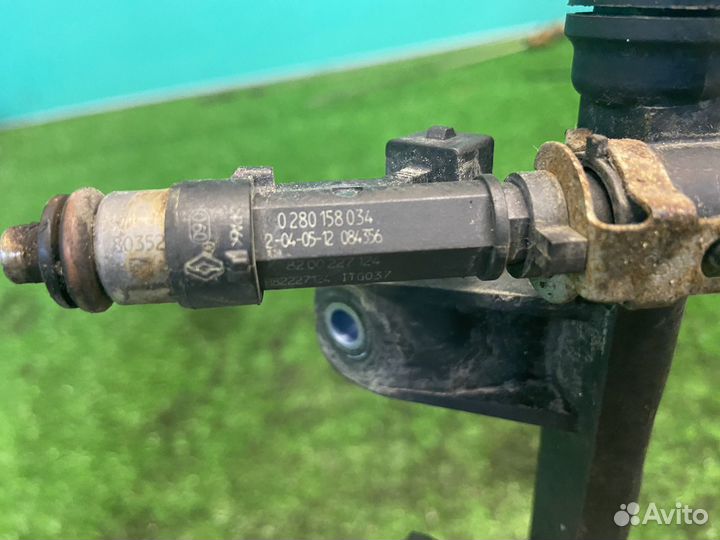 Renault logan / рейка топливная с форсунками