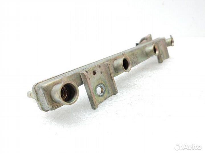 Топливная рейка (рампа) Nissan Almera N16