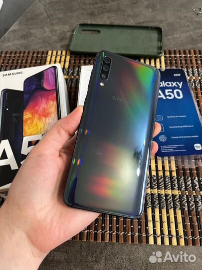 Samsung Galaxy A50, 4/64 ГБ