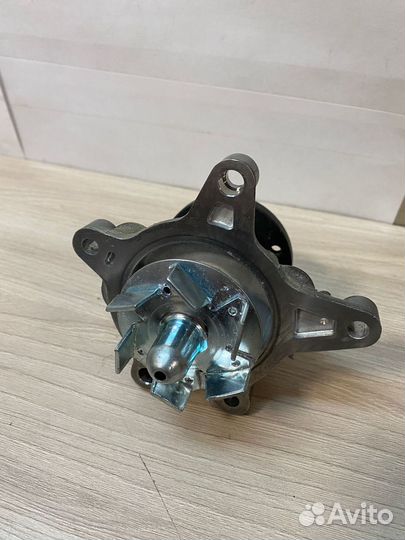 Насос водяной (помпа) Kia Rio 4 Hyundai Solaris 2