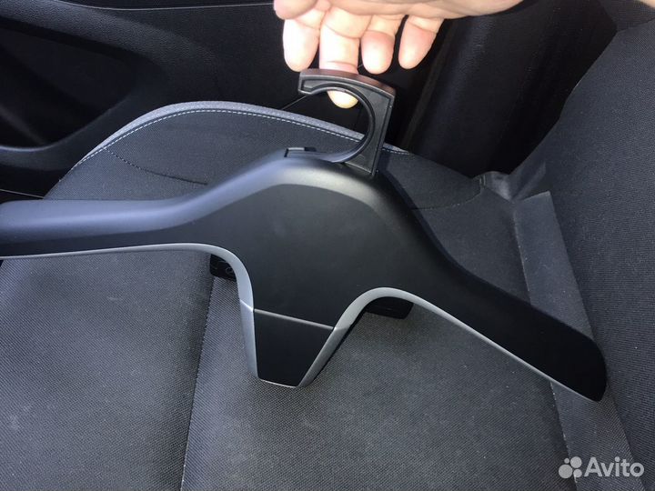 Вешелка на подголовник Мерседес