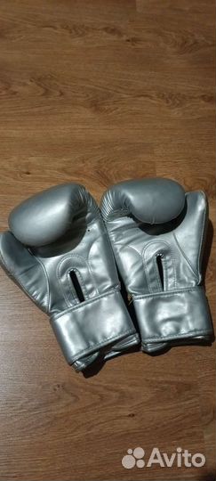 Боксерские перчатки