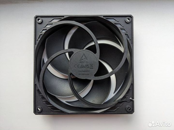 Arctic Cooling P14 PWM PST (Black-Black)