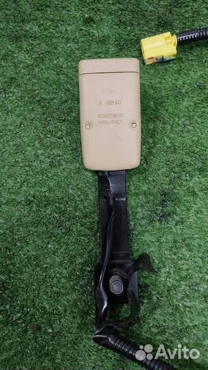 Замок ремня безопасности передний правый Subaru T