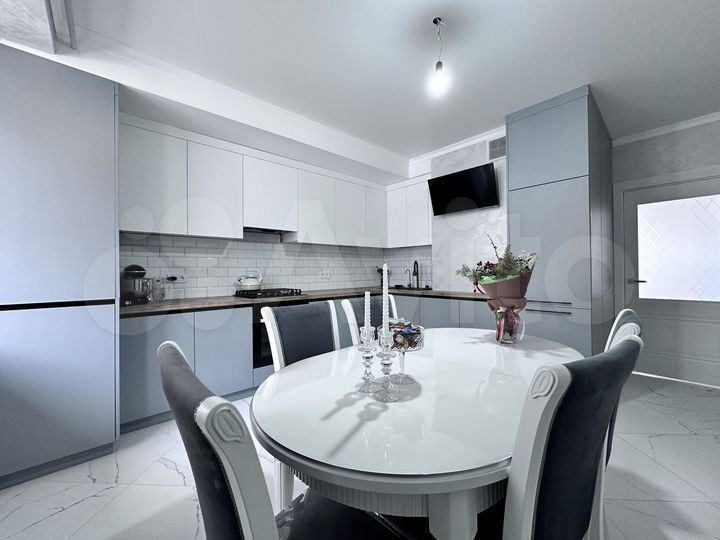 3-к. квартира, 94 м², 3/16 эт.