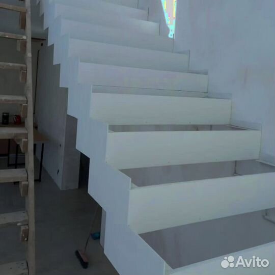 Г-образная лестница