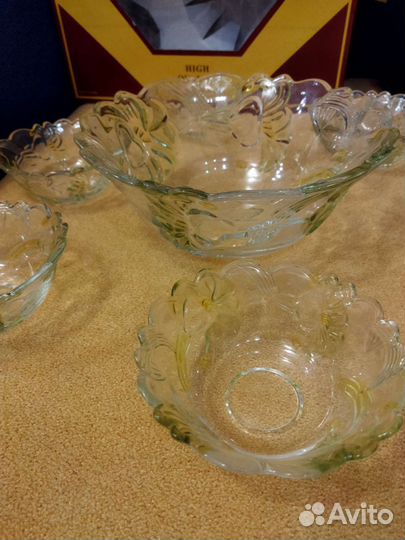 Набор стеклянных салатников