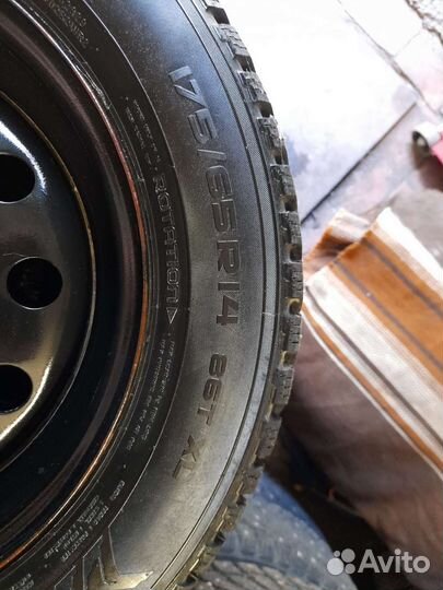 Nokian Tyres Hakkapeliitta 8 17.5/65 R14 и 17.5/65 R14