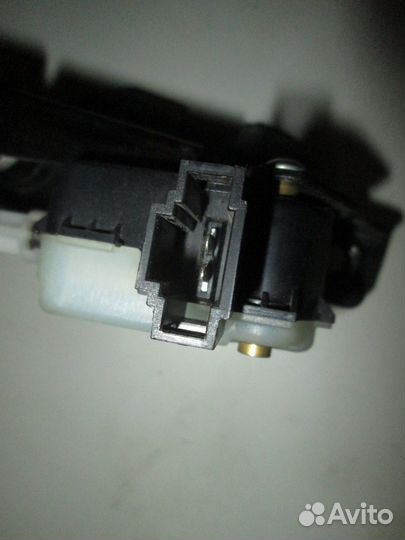 Замок багажника нижний левый