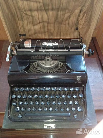 Печатная пишущая машинка Олимпия