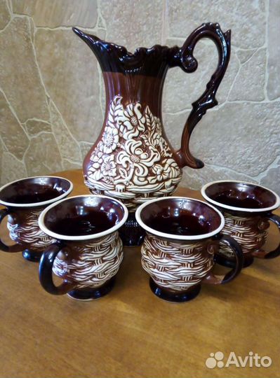 Кувшин с кружечками