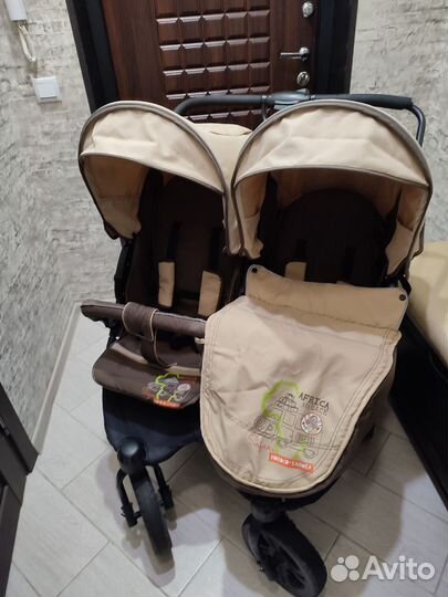 Прогулочная коляска для двойни погодок