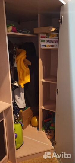 Детская кровать чердак со столом и шкафом