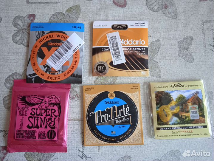 Струны, каподастры, ремни, тюнеры для гитары