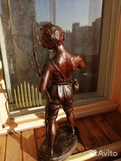 Антикварная бронзовая статуэтка