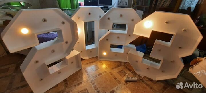 Фотозона цифры каркасные с лампочками