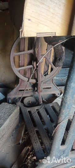 Чугунная станина от швейной машинки