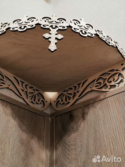 Угловая полка для икон