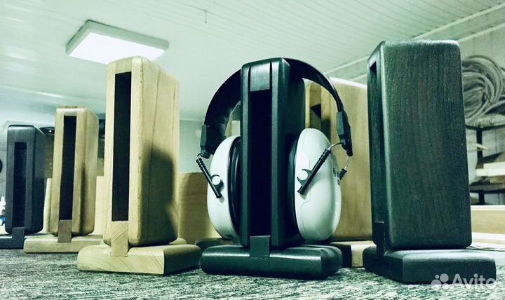 Подставка для наушников из бука