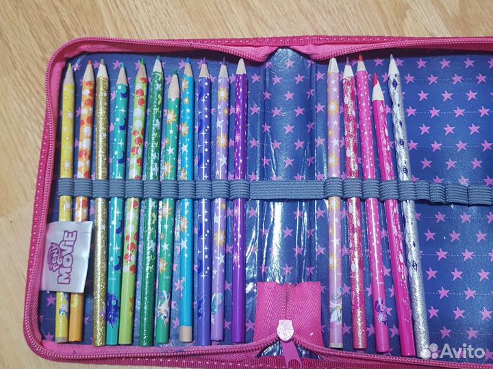 Пенал с карандашами