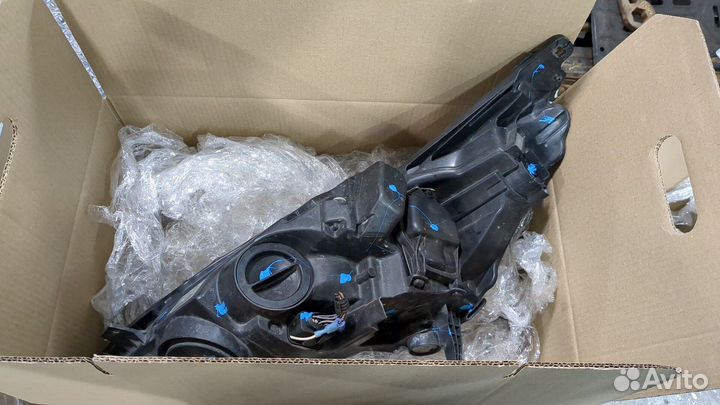 Фара (передняя) правая Ford C-Max