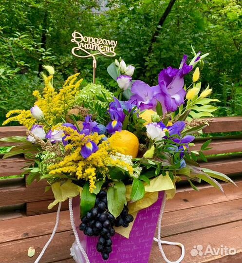 Цветочные букеты в шляпной коробке