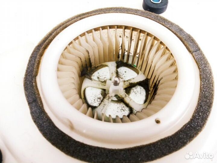 Мотор охлаждения батареи задний Toyota Kluger V