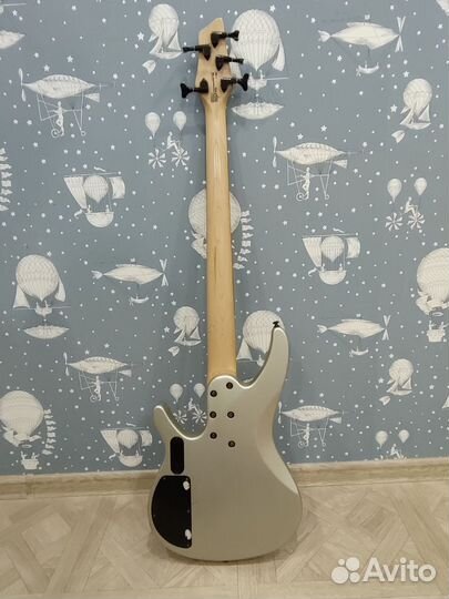 Бас гитара 5 струн