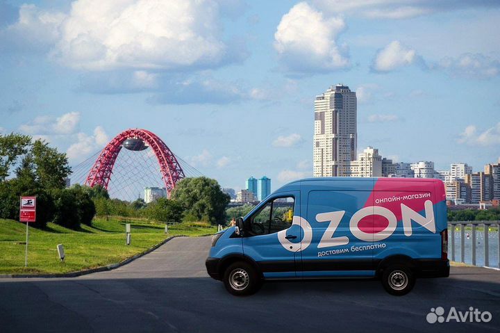 Водитель компании ozon на Ford Transit