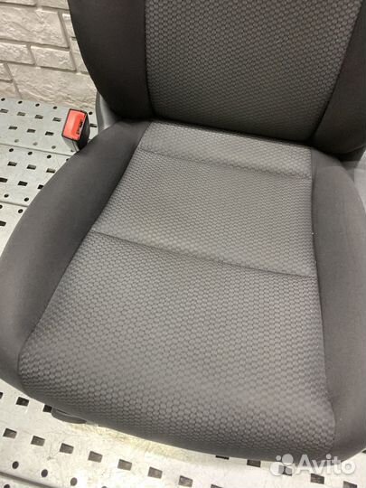 VW Golf Plus Передний и задний ряд сидений