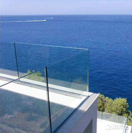 Безрамные стеклянные ограждения террас