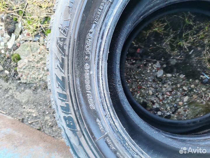 Bridgestone Blizzak WS-70 225/60 R16 102T