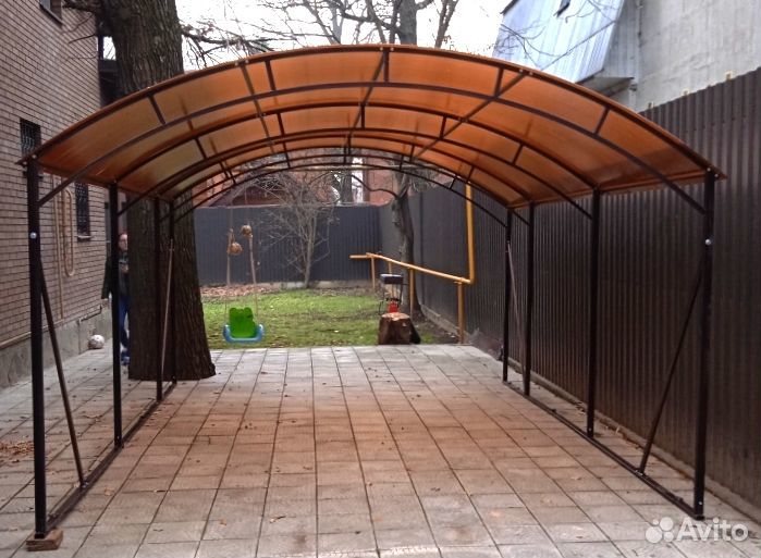 Нaвeс прaктичный из поликарбоната шиpиной 3.60м