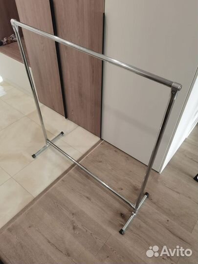 Вешалка для одежды напольная