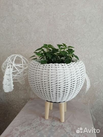 Кашпо садовое из ротанга