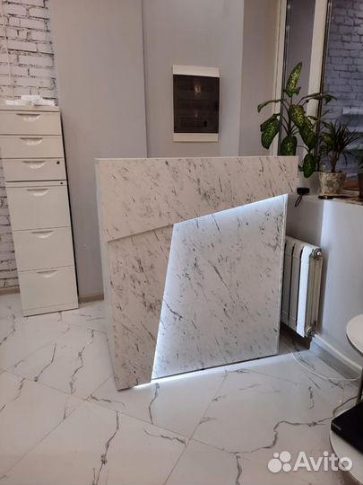 Стойка ресепшн